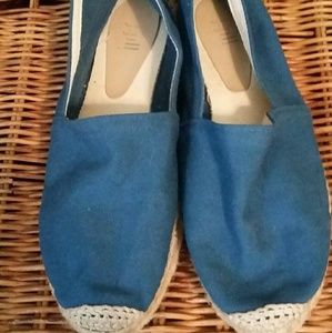 SOLD 8/12/18!! J.Jill size 9 blue flat espadrilles